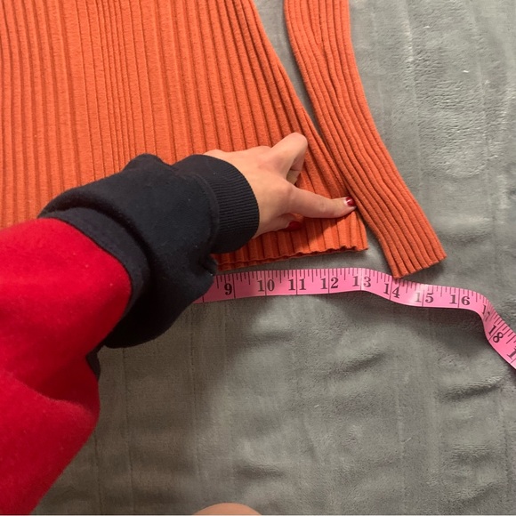 🎀Burnt Orange Ribbed V neck Sweater - Picture 5 of 9